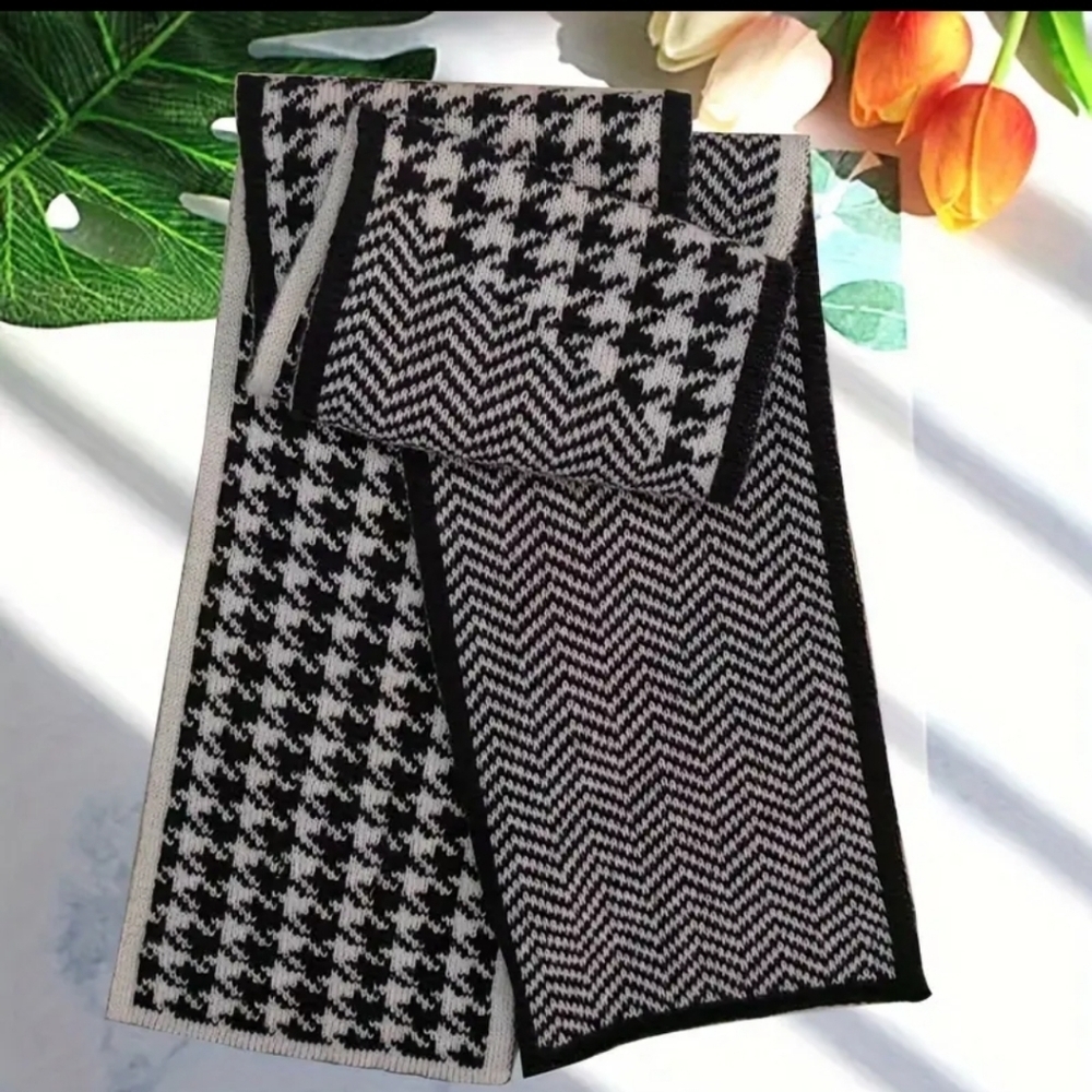 NEW! Black & White Scarf - BTQ - Picture 4 of 6